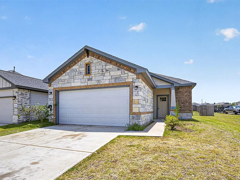 25331 Yellowbells Pl — Photo 1