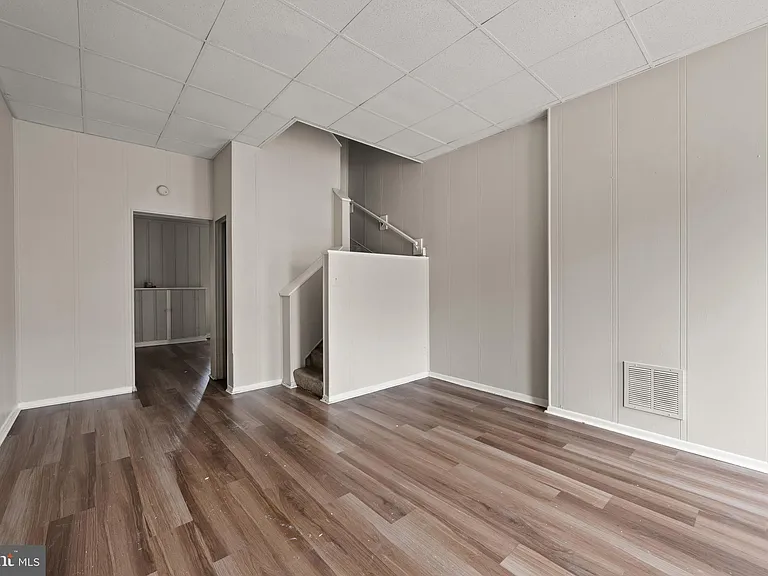 225 N Luzerne Ave — Photo 8