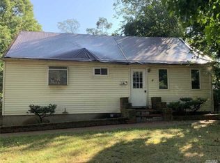 190 Mark Tree Rd, Centereach, NY 11720