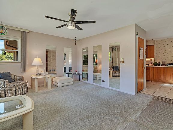 4th image of 17W211 Woodland Ave