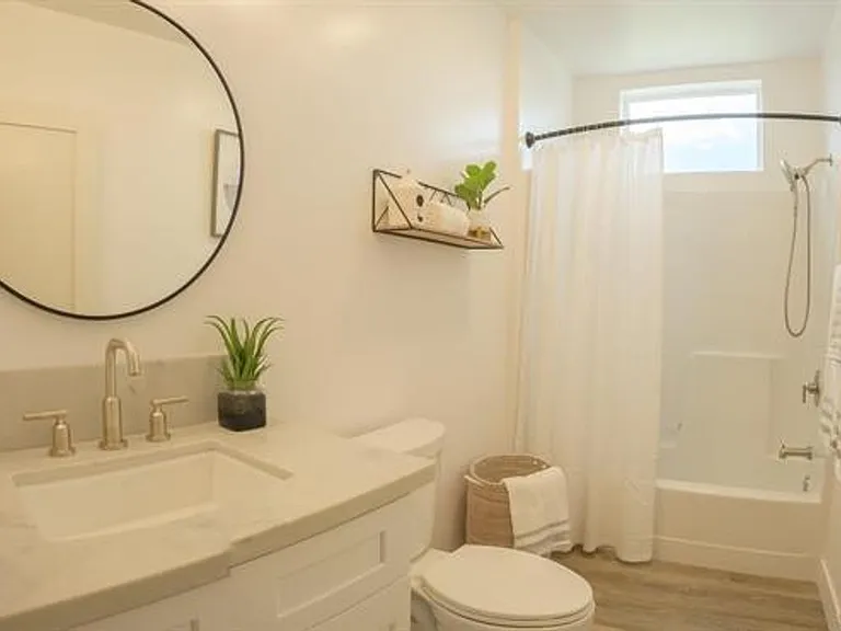 1316 E Grand Ave #104 — Photo 16