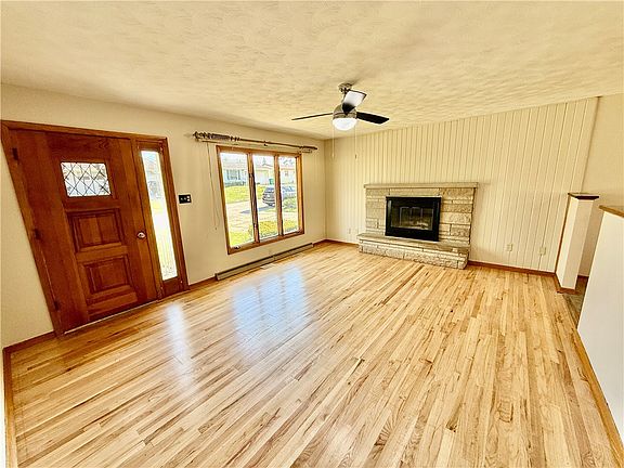 4th image of 66 Sandcreek Dr
