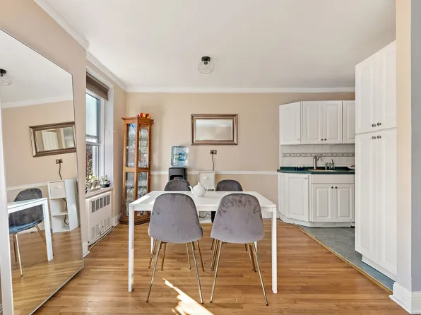 5730 Mosholu Avenue image 9 of 22