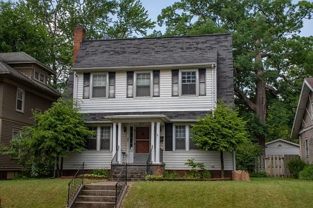 1st image of 817 S Ironwood Dr