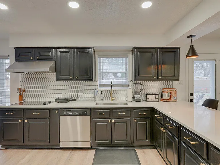 6048 Holiday Ln — Photo 12
