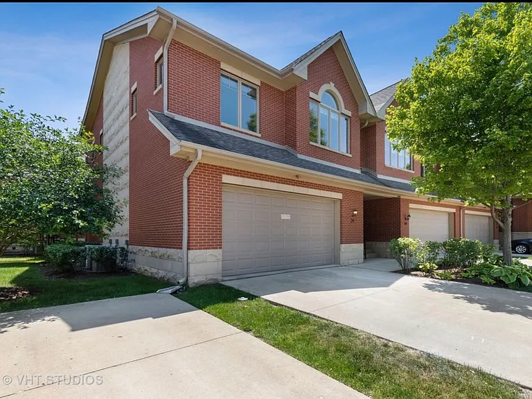 21 Northfield Ter #21 — Photo 1