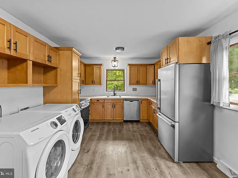 203 Maple St — Photo 8