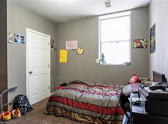 5th image of 6000 Jackson Ave