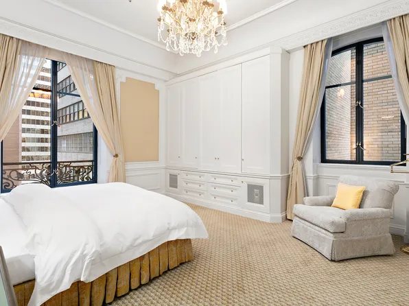 2 East 55th Street 1116 image 2 of 13