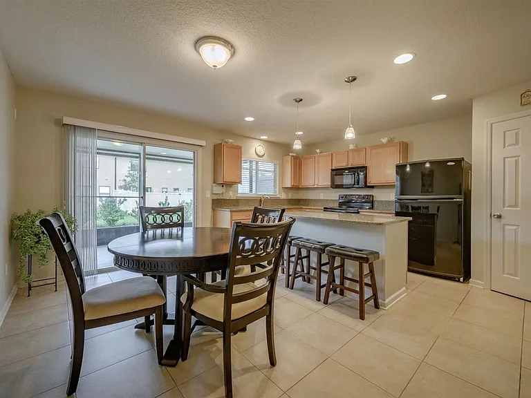 159 Crete Ct — Photo 4