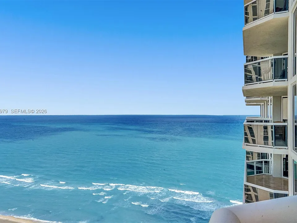 4775 Collins Ave #3007