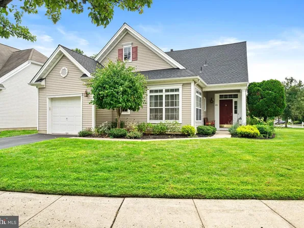 102 Rainflower Ln, Princeton Junction, NJ 08550