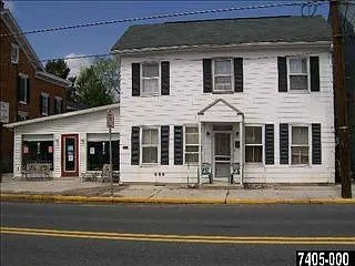 105 E Main St photo 1