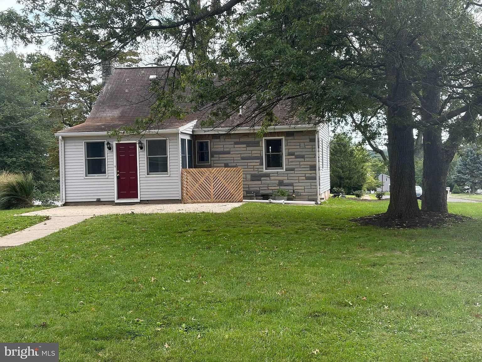 3 bed, 1.0 bath, 1162 sqft, $2,750 — Photo 4