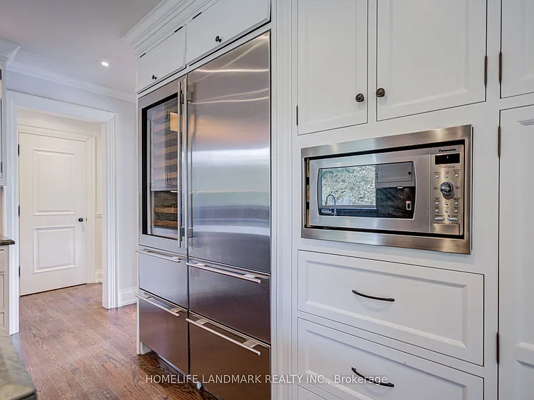 102 Stratford Cres — Photo 17