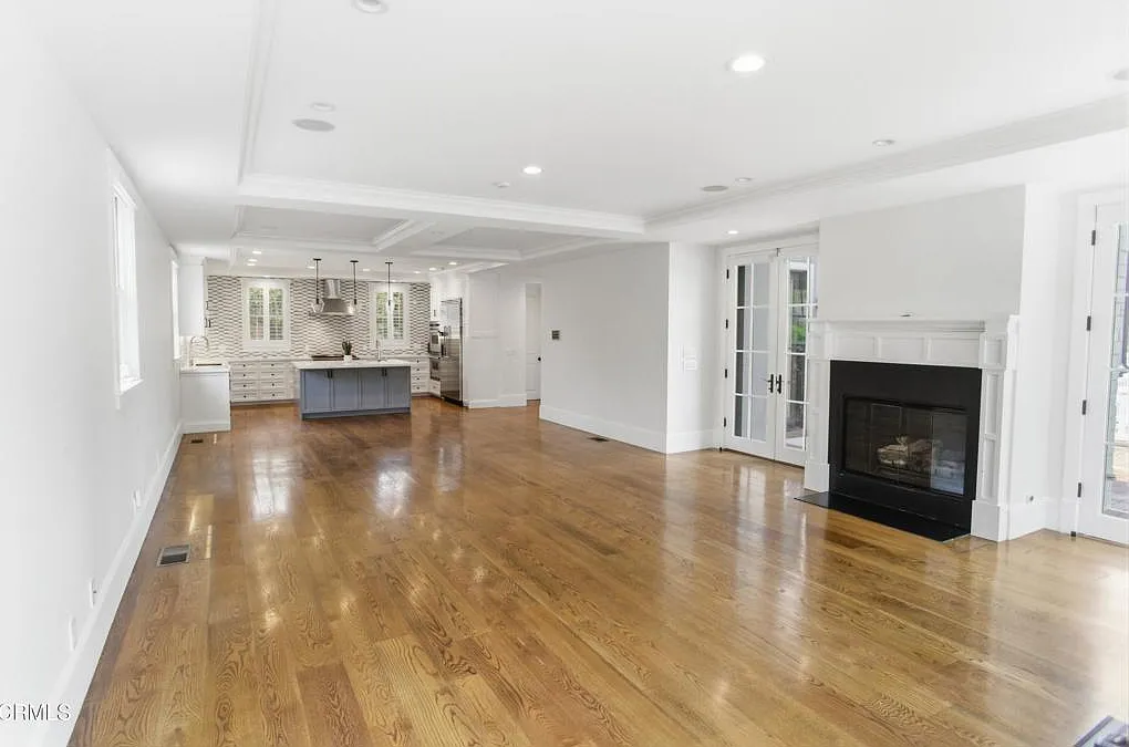 5 bed, 6.0 bath, 4282 sqft, $10,000 — Photo 3