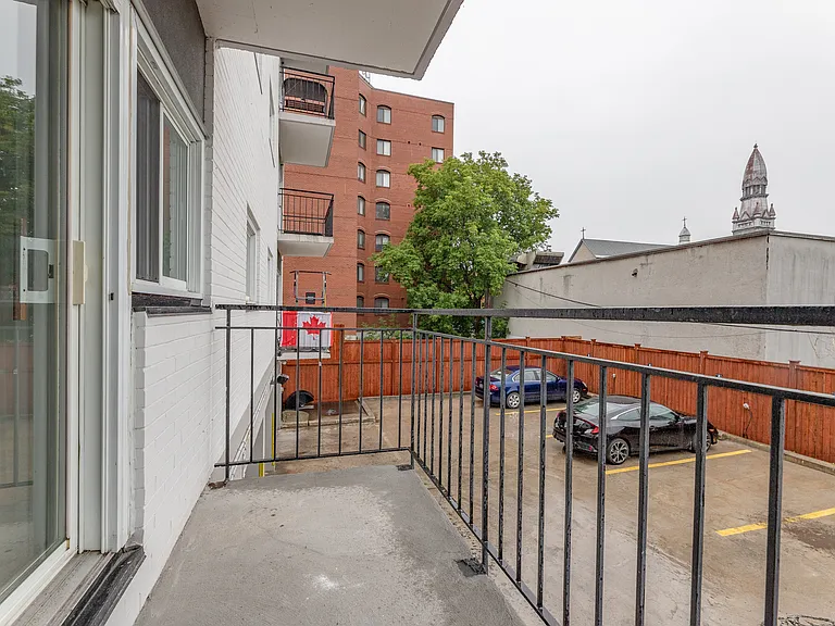215 Clarence St — Photo 18