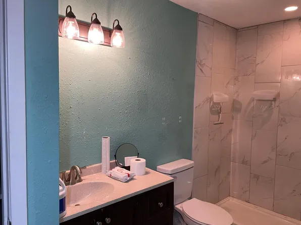 7600 Emmett F Lowry Expy APT 706, Texas City, TX 77591