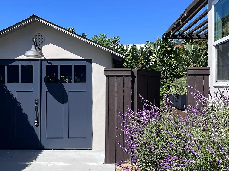 1111 E Ortega St — Photo 2