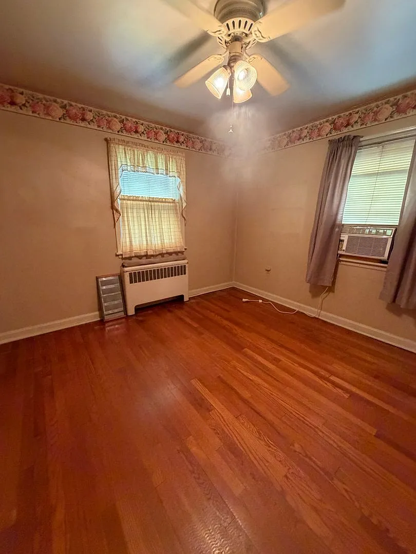 Available For Showing Now 3 Bedroom / 1 Ba — Photo 4