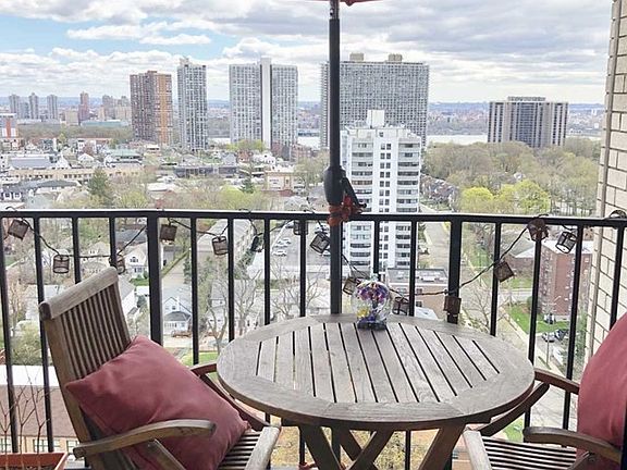 4th image of 1590 Anderson Ave APT 18H