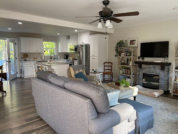 Spacious living and kitchen 