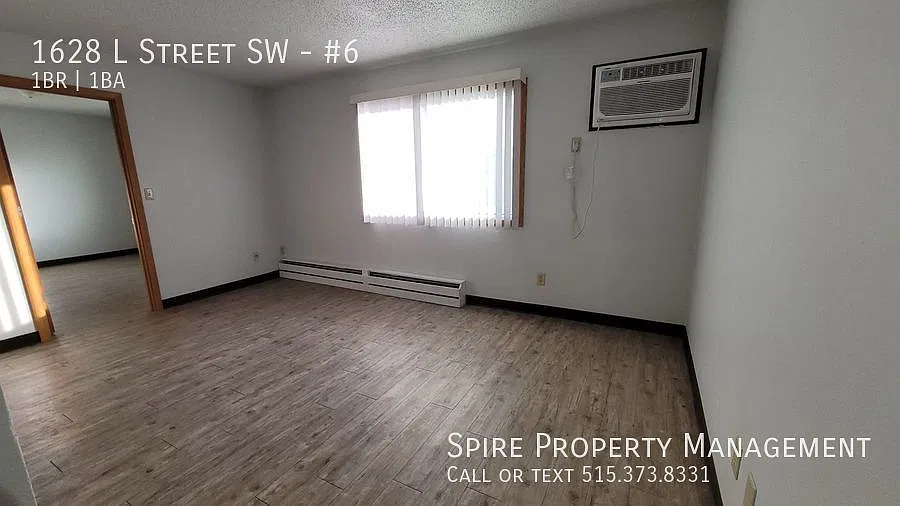 SW Very nice 1 bedroom with secure entry, convenient to I380 — Photo 3