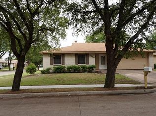 2849 Santa Rita Dr, Grand Prairie, TX 75052
