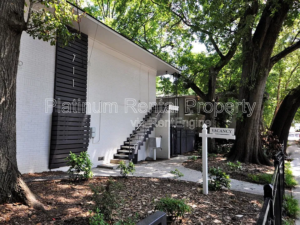 711 Argonne Ave NE #8
