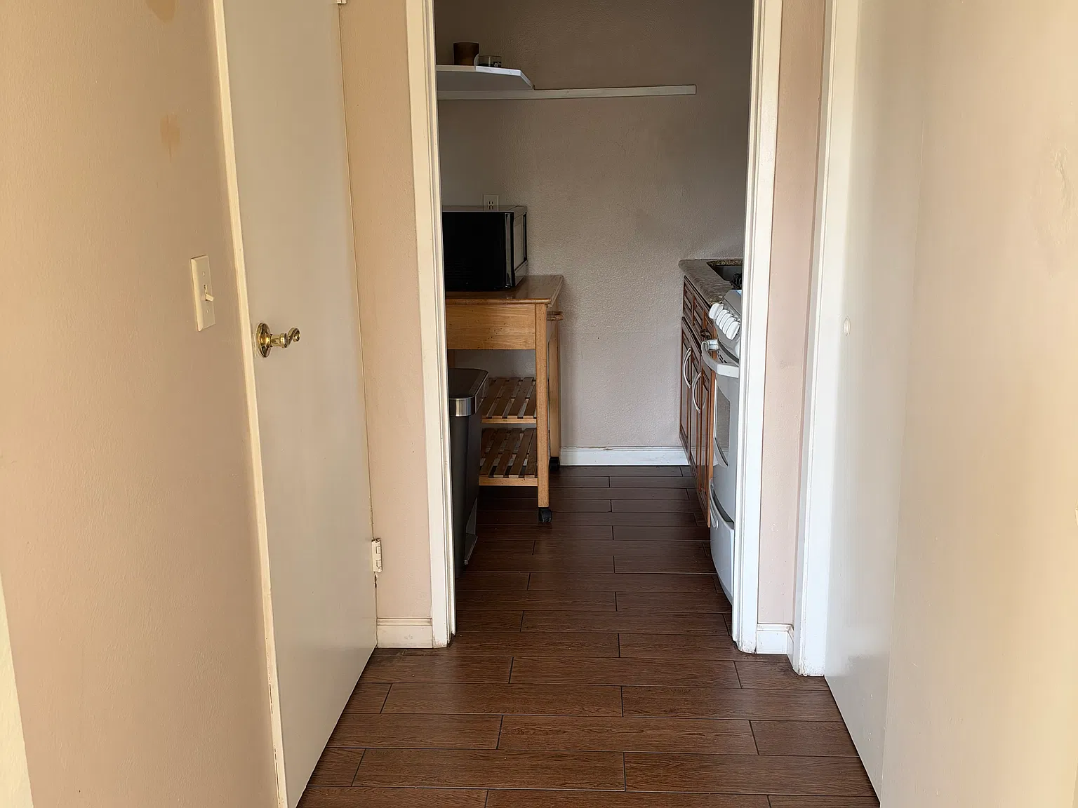 Studio, 450 sqft, $1,750 — Photo 3