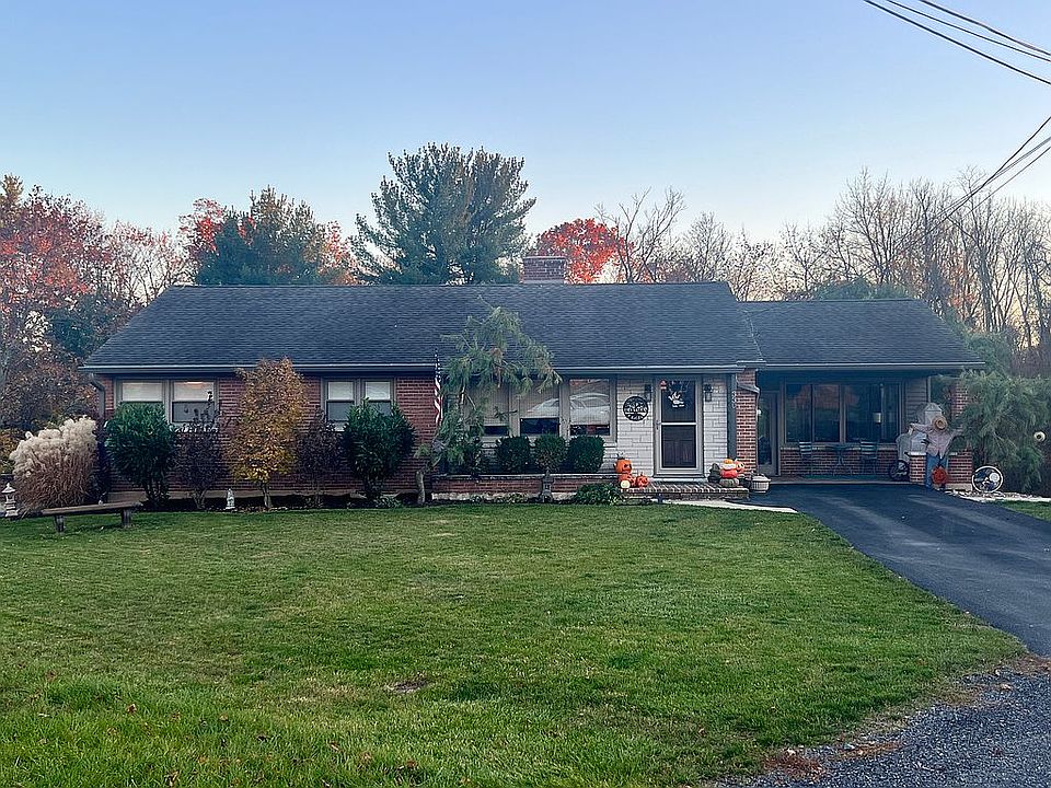 1st image of 330 Oak Forest Dr