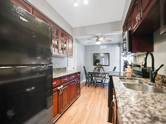5th image of 10411 S Komensky Ave #101b