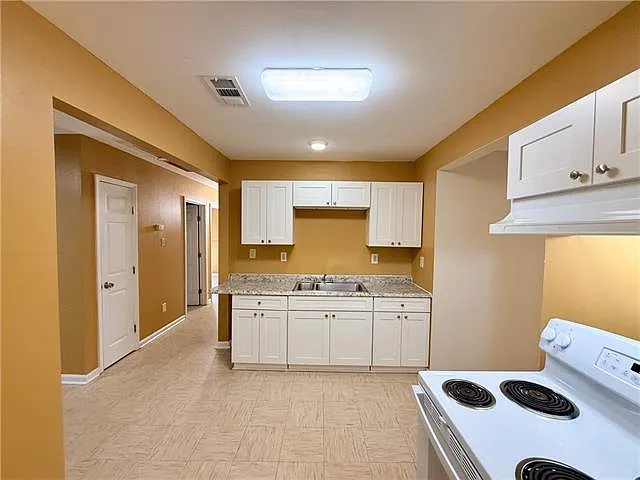 3 bed, 1.0 bath, 1100 sqft, $1,550 — Photo 3