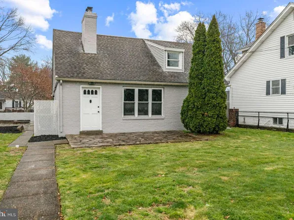 2037 Naamans Creek Rd, Upper Chichester, PA 19061