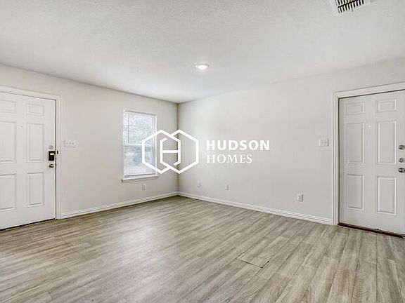 4th image of 211 Clutter Ave #101