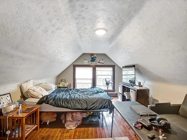 350 Volkert Ave — Photo 11