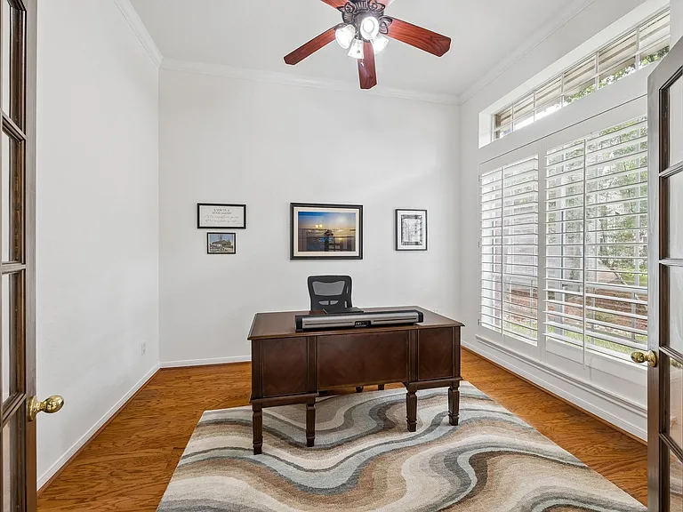14 Guinevere Pl — Photo 5