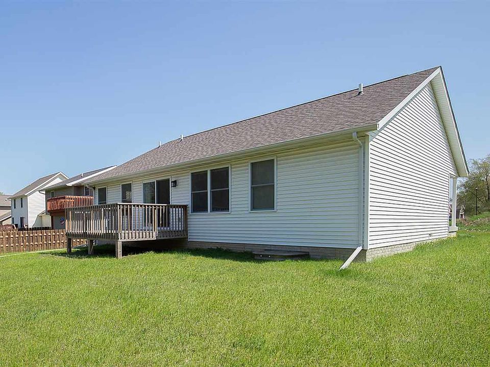2nd image of 32 W Village Cir