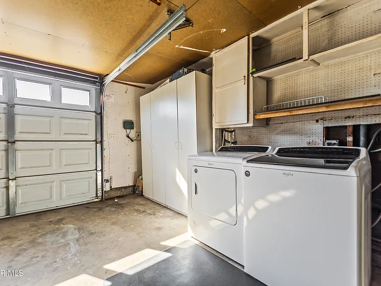 1217 Coventry Dr — Photo 33