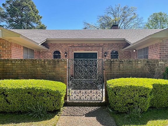 3rd image of 1 Cindywood Dr