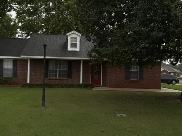 90 Scarlet Oak Dr, Deatsville, AL 36022