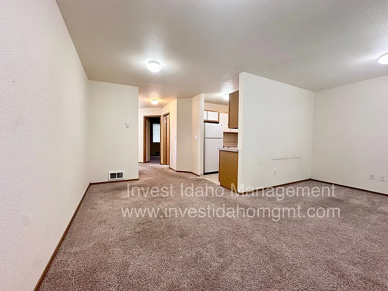 1682 Barlow — Photo 6
