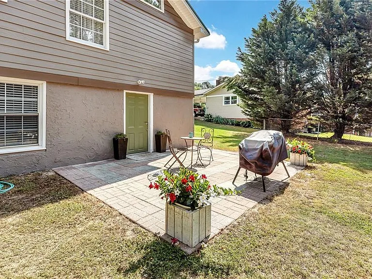 956 Pine Valley Rd — Photo 36