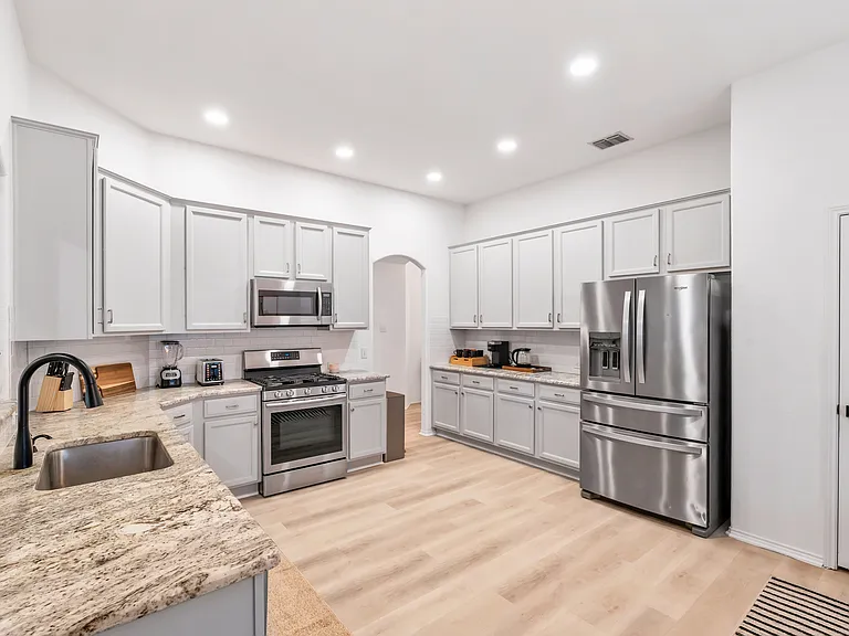 Bigleaf Dr — Photo 9