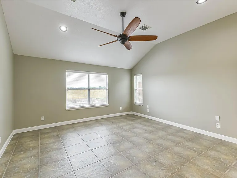 15320 Mound Rd — Photo 24