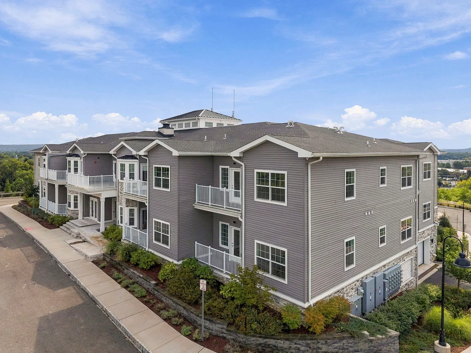2 bed, 1253 sqft, $3,300 — Photo 2