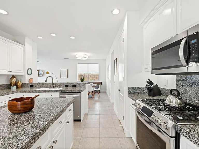 48584 Anastacia Ct — Photo 23
