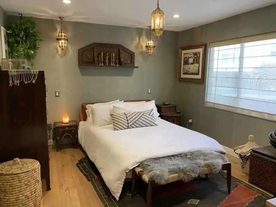 1st image of 1126 N Hoover St #1