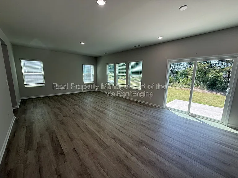 2215 Cherry Creek Rd — Photo 6