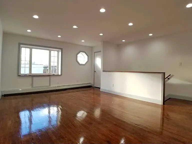 Pitkin Ave — Photo 8